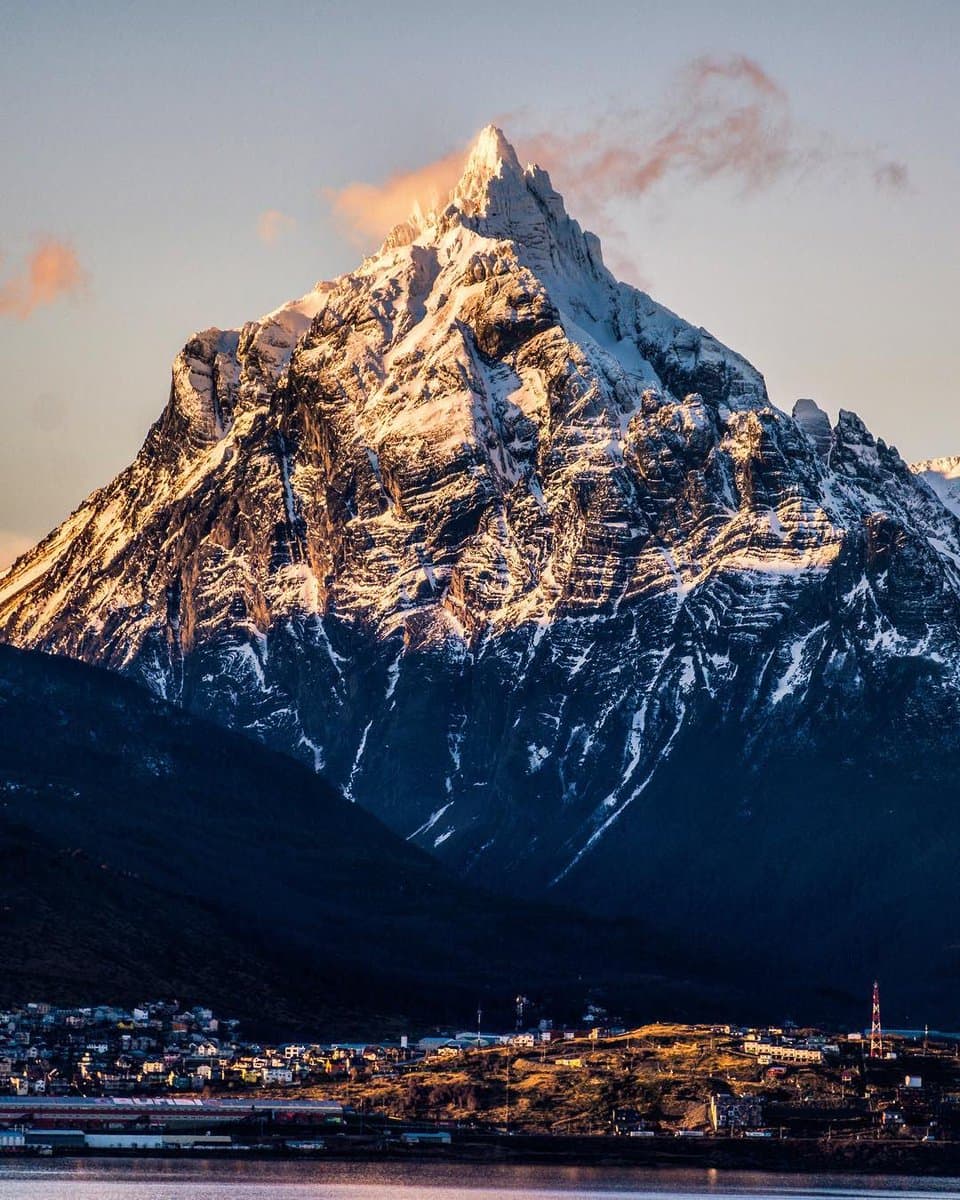 Monte Olivia sobre la ciudad de Ushuaia